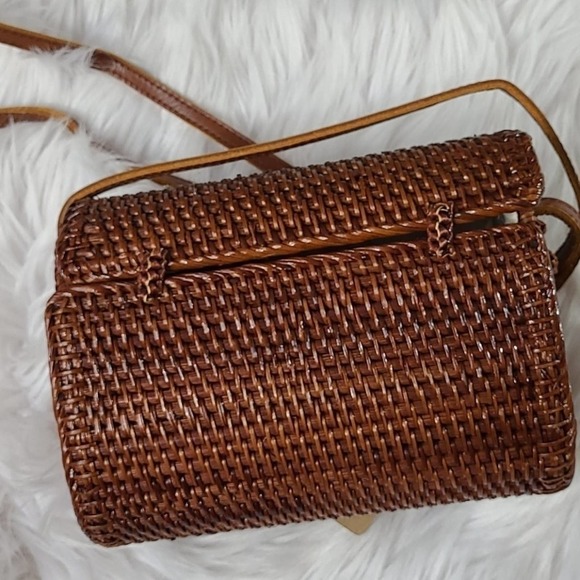 Handmade Bow Clasp Dark Camera Rattan Bag - Picture 9 of 9